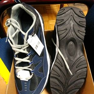 Everlast mens sneakers brand new in box